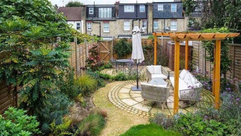 Wildlife-Friendly Gardens: How Britons Are Turning Yards into Mini Nature Reserves
